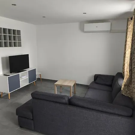 Апартаменты Modern Air-conditioned With Large Terrace *